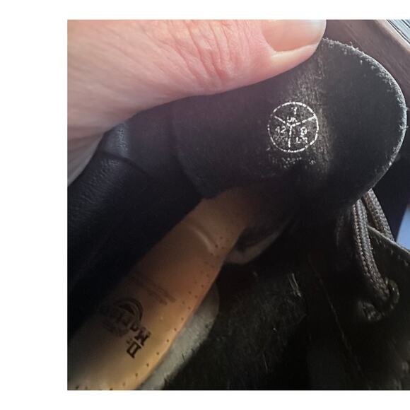 DOC MARTENS BLACK LEATHER AIR CUSHIONED SOLE BOOTS; SIZE 42 US M/9 Or W/10-11 - Picture 6 of 8